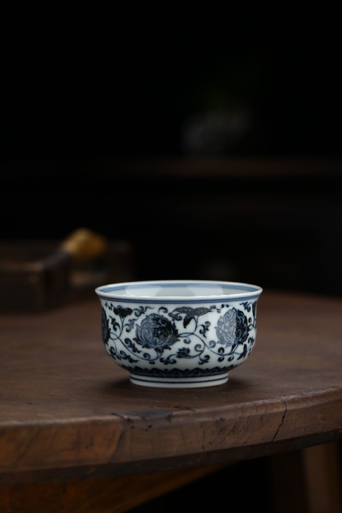 布一窑柴窑缠枝宝莲炉式杯