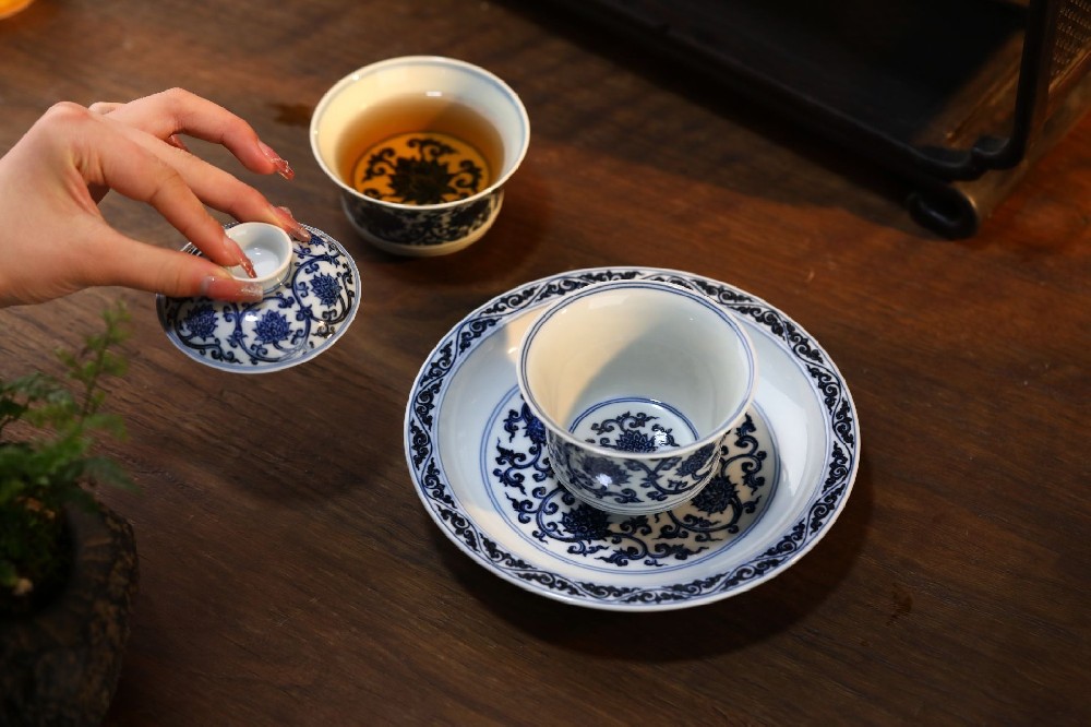 布一窑柴窑缠枝双钩莲壶承