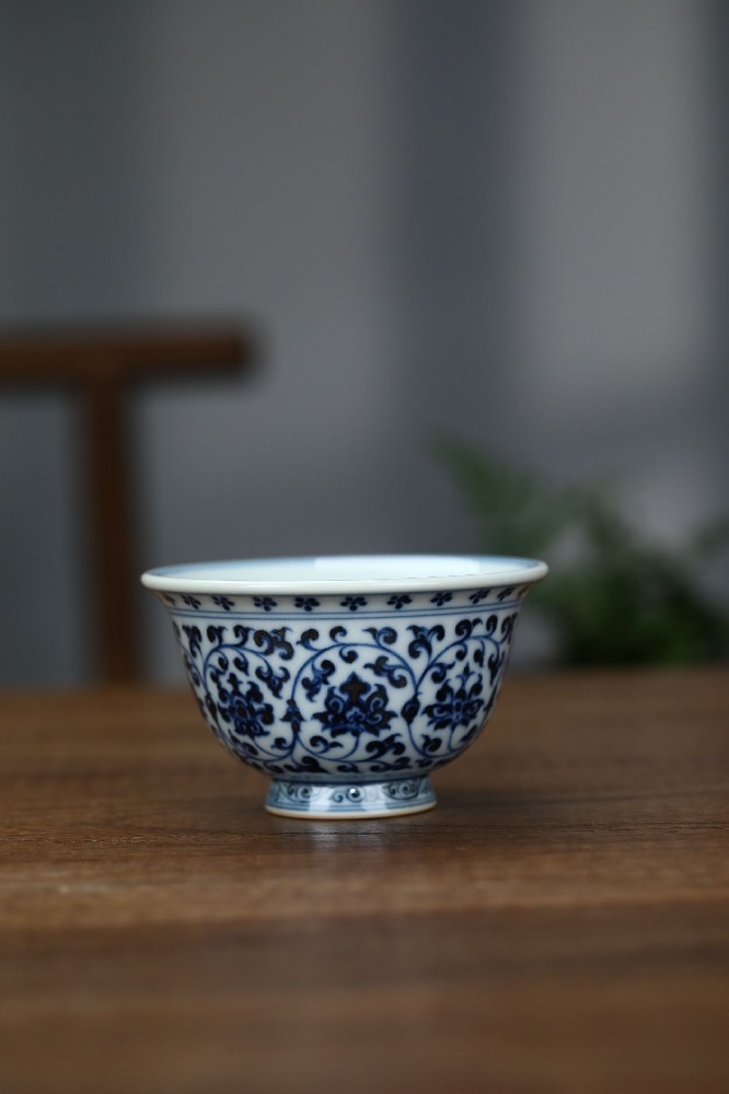 布一窑柴窑永乐缠枝莲内绘双狮压手杯