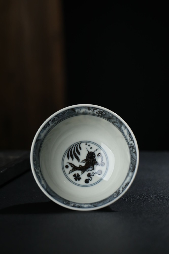 布一窑柴窑鱼藻纹高足杯