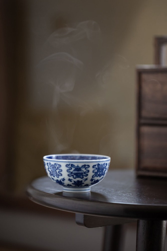 布一窑柴窑青花八宝主人杯