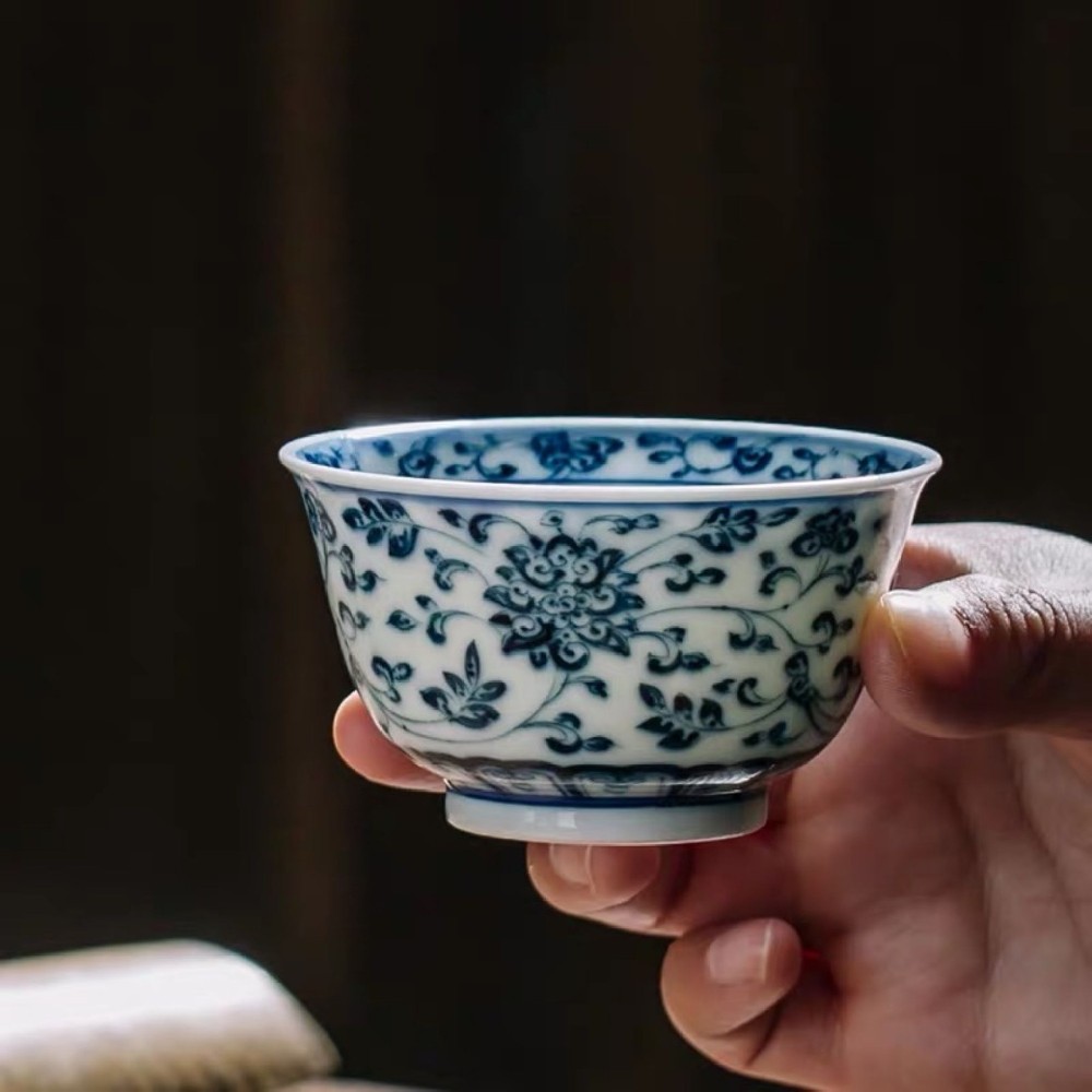布一窑柴窑青花缠枝四季花卉小压手杯