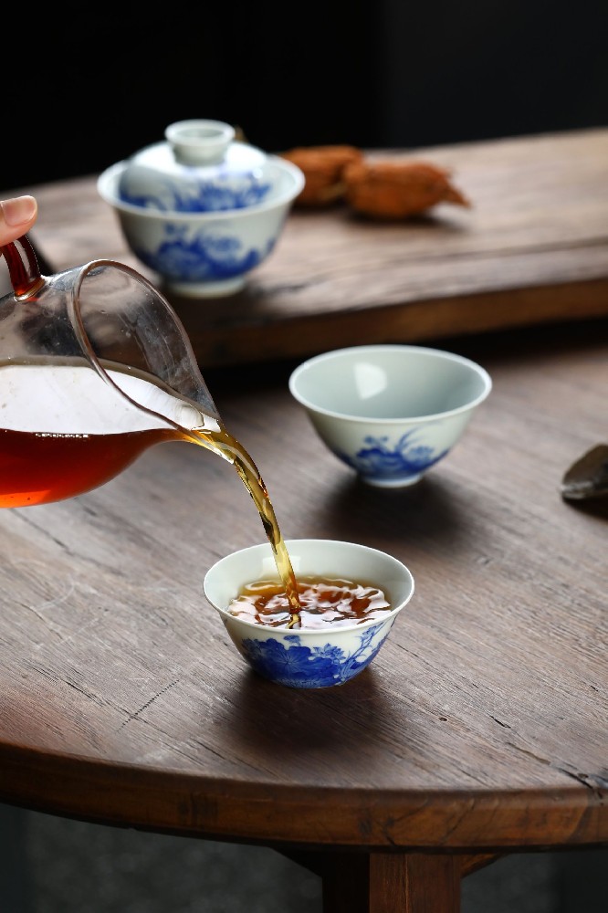 布一窑柴窑青花荷合鸡心杯