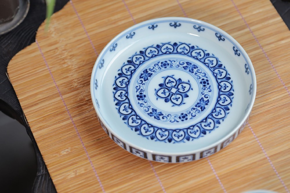 布一窑宝相直口壶承