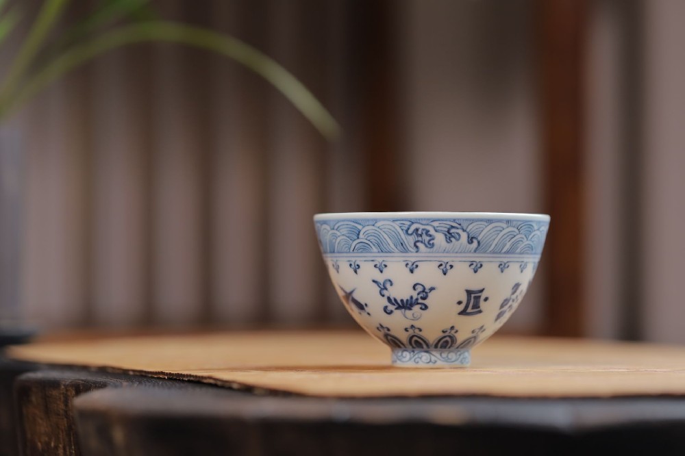 布一窑外八宝内宝相鸡心杯