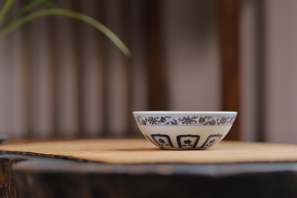 布一窑宝相卧足杯