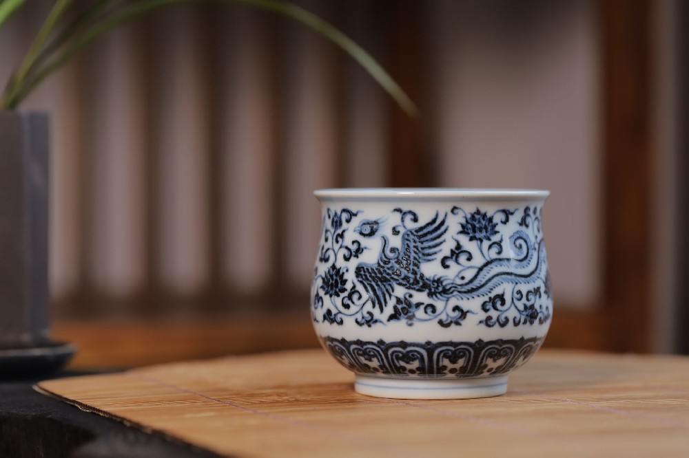 布一窑缠枝飞凤大炉式杯