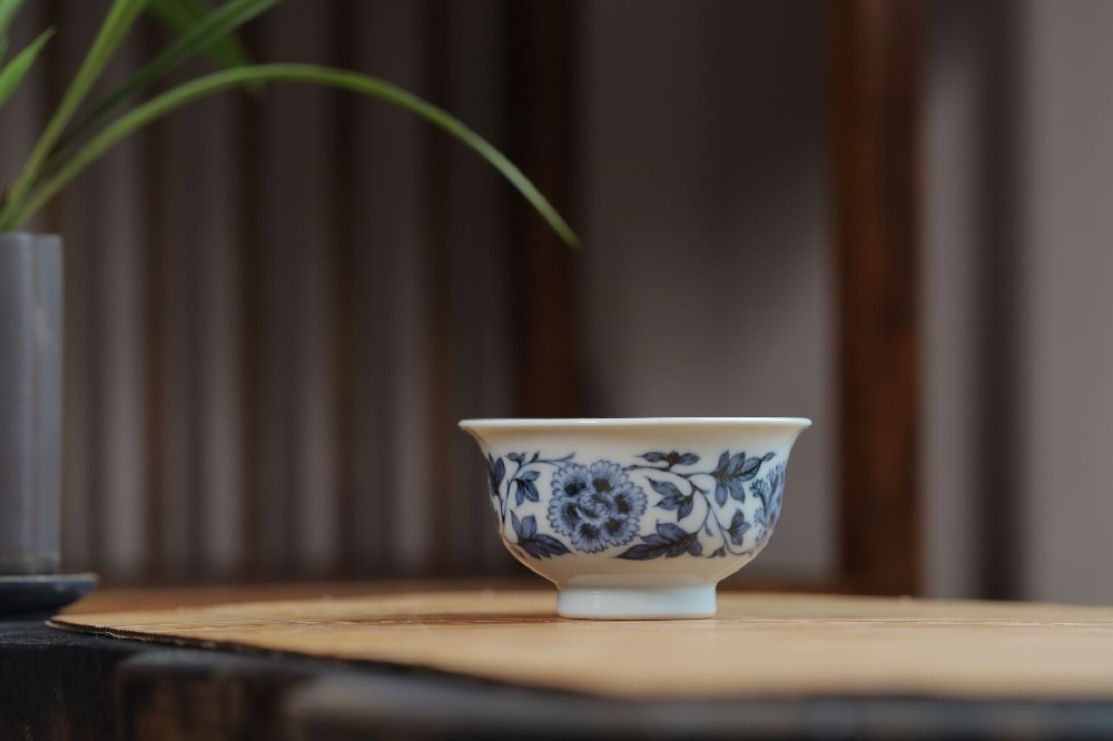 布一窑缠枝牡丹内膜印压手杯
