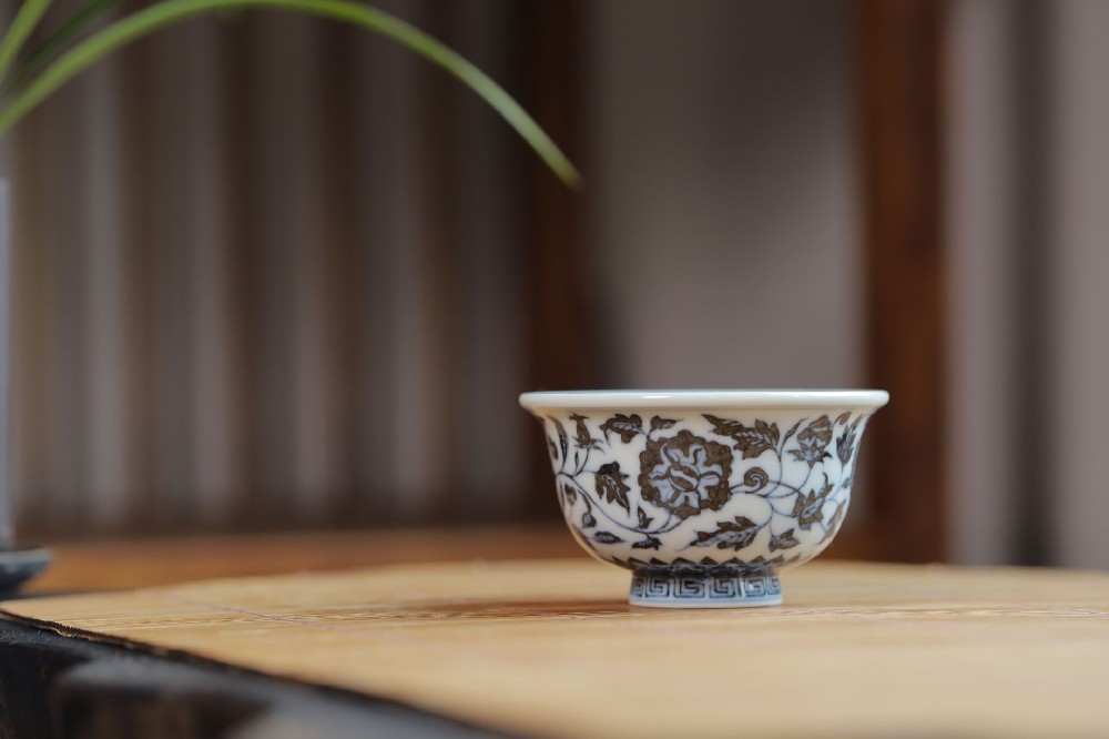 布一窑缠枝四季花卉内绘菩提心小压手