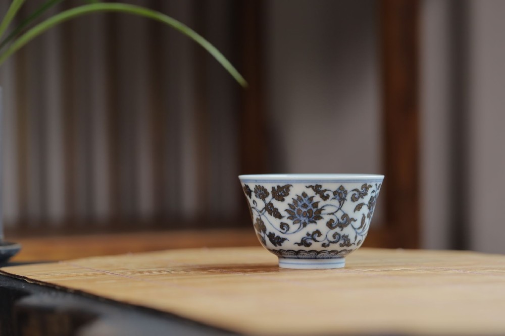布一窑缠枝四季花卉压手杯