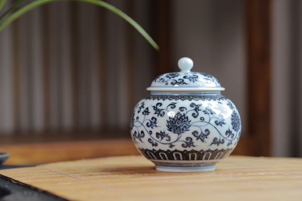 布一窑缠枝金刚佛莲醒茶罐