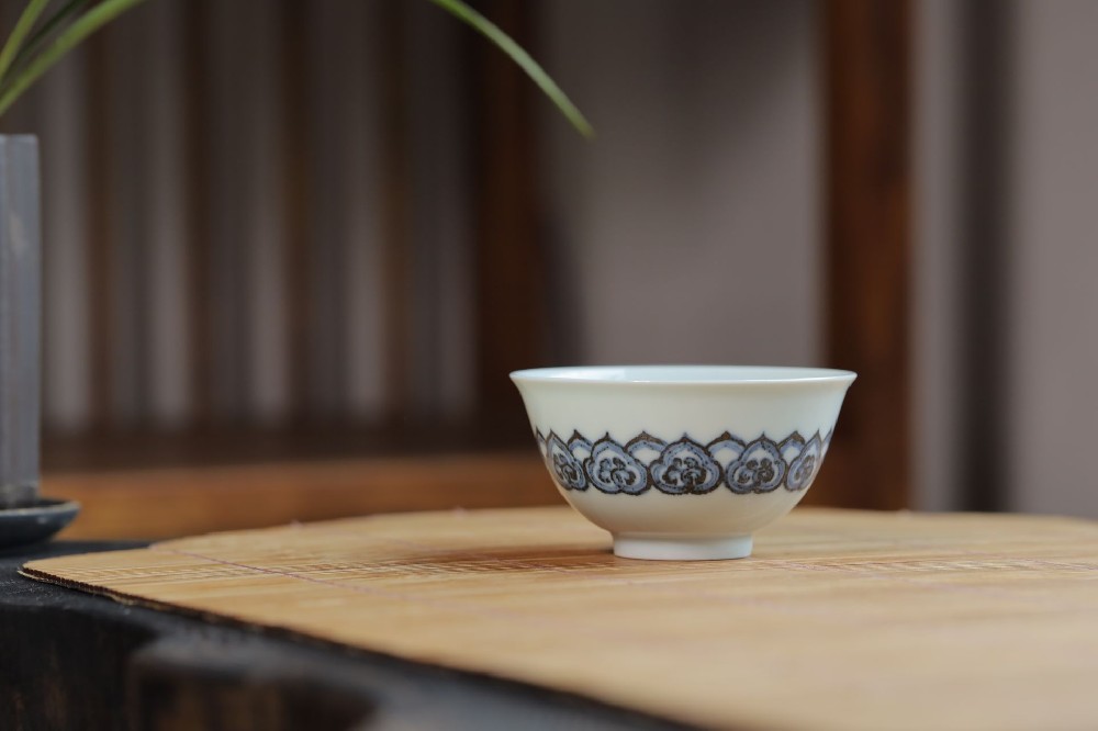 布一窑如意宝相玉茗杯