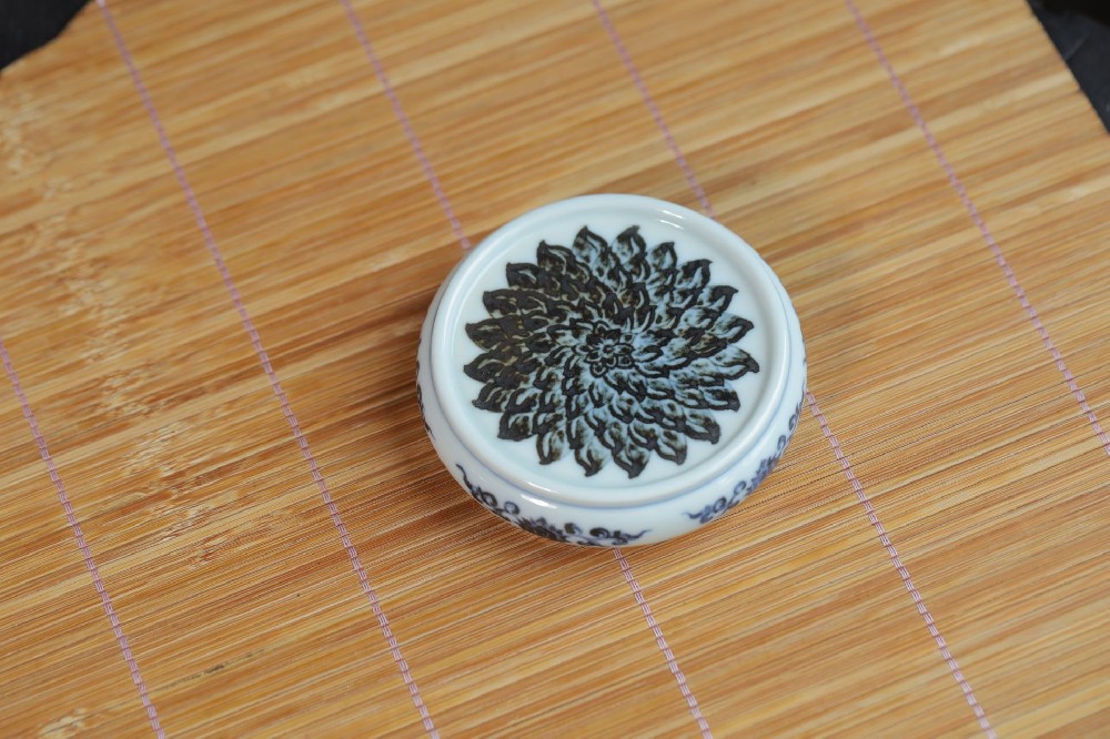 布一窑千叶佛莲盖置