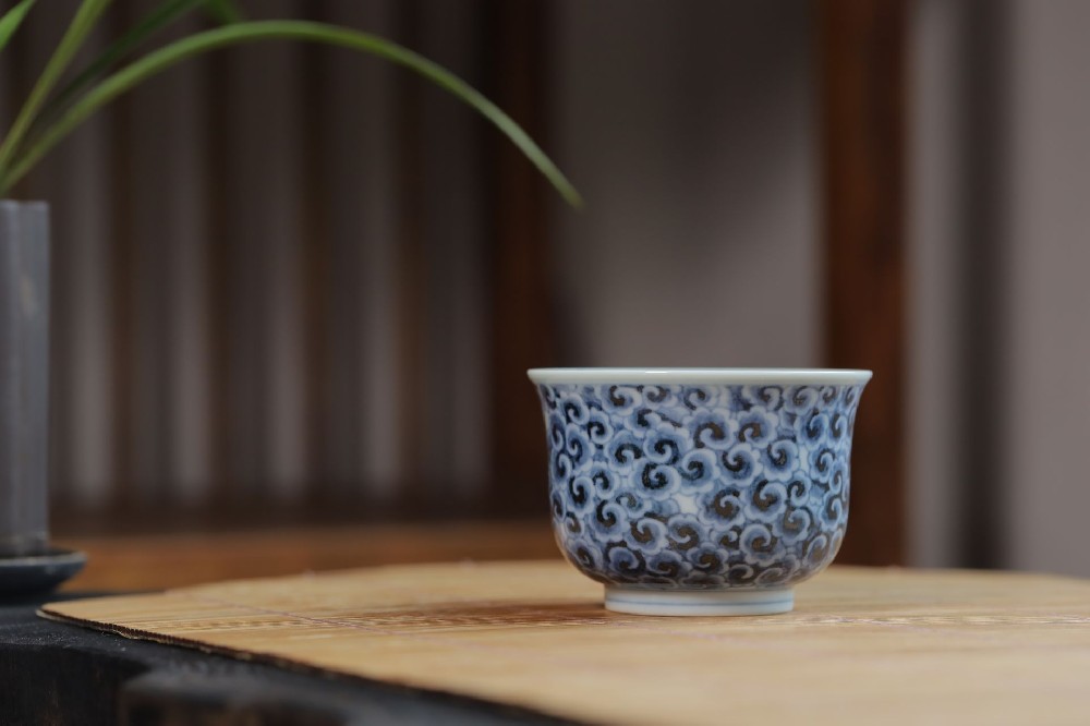 布一窑如意祥云纹仰钟杯
