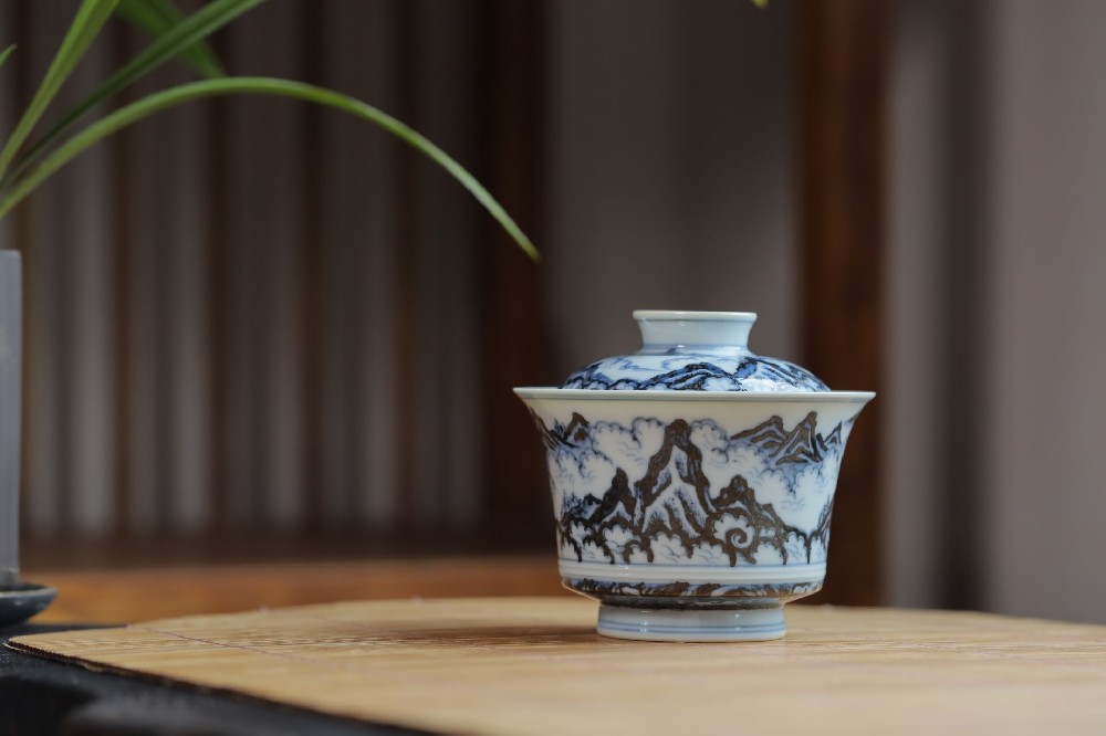 布一窑千里江山马蹄盖碗