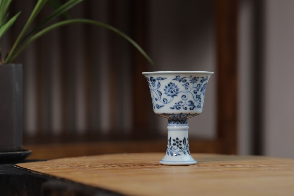布一窑缠枝四季花卉高足杯
