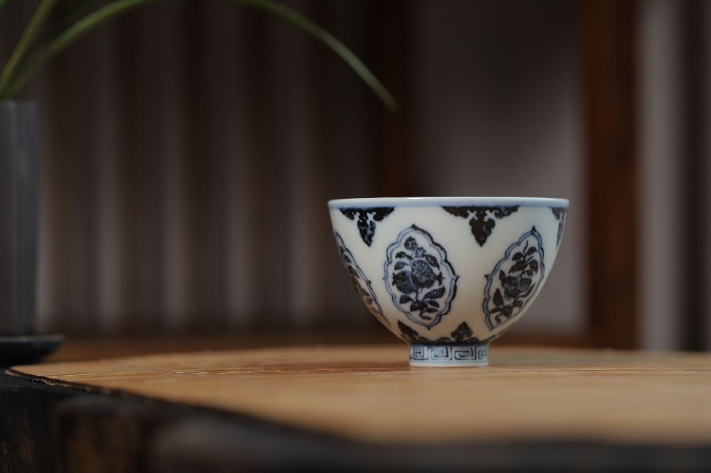 布一窑开窗折枝花果鸡心杯