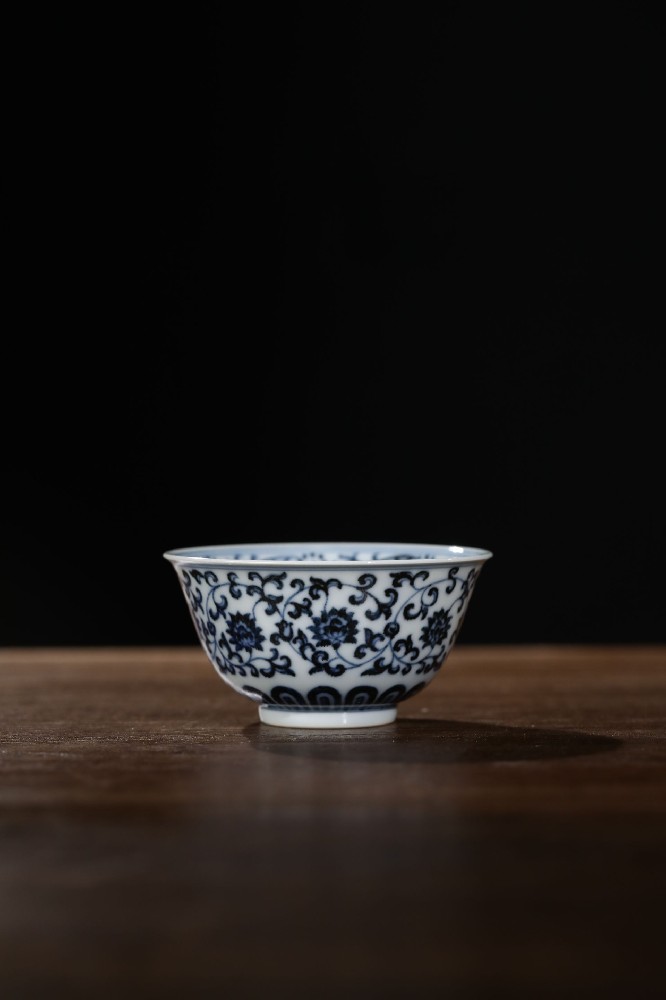 布一窑缠枝莲撇口主人杯