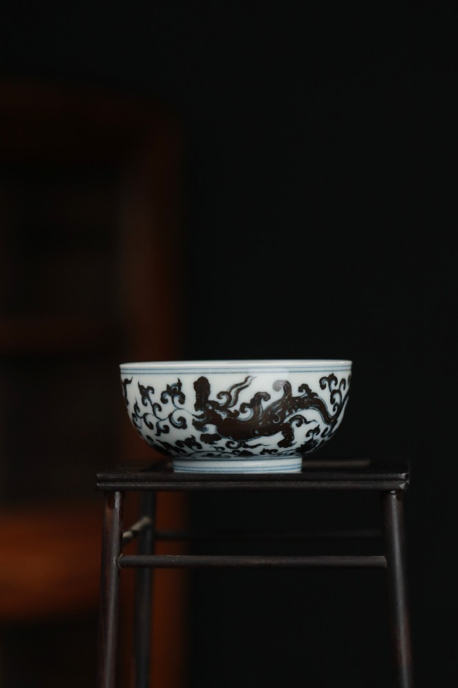 布一窑缠枝卷草龙墩式杯