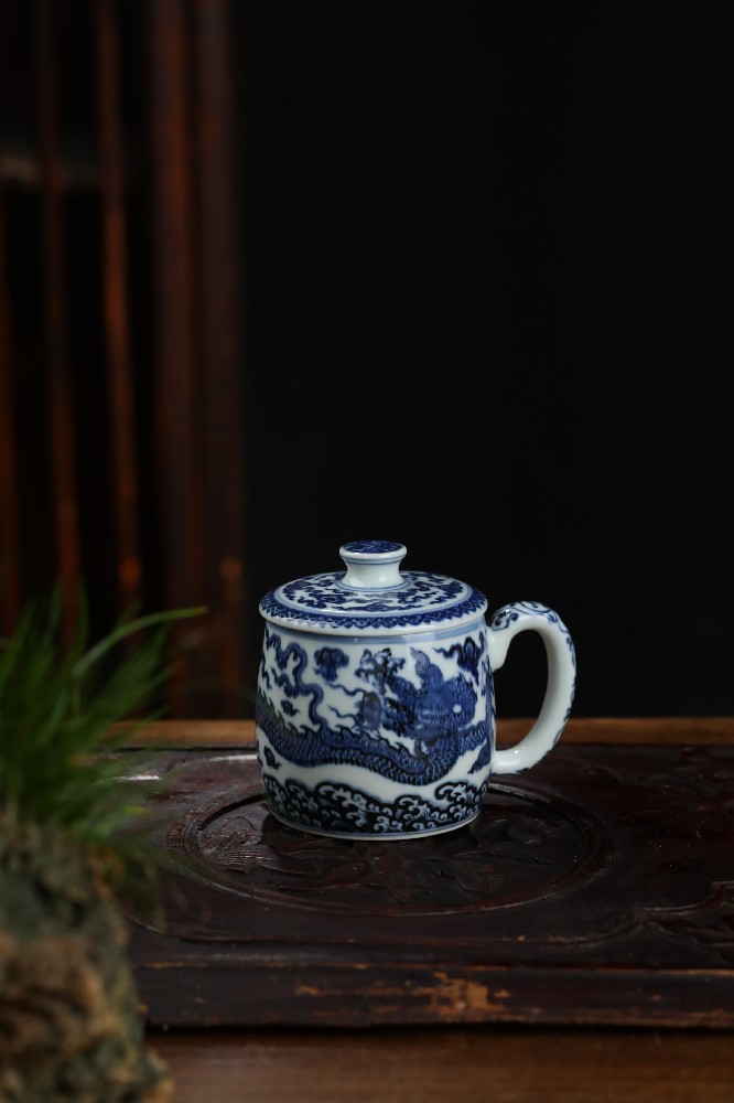 布一窑青花海水祥云纹霸王龙办公杯