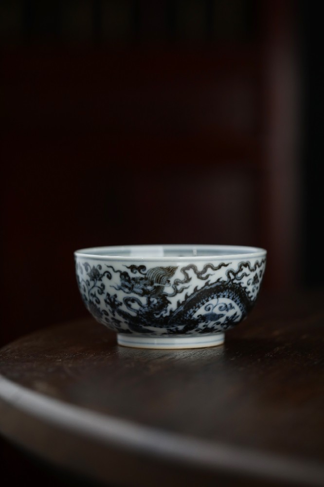 布一窑青花龙凤穿缠枝内绘莲心敦式杯