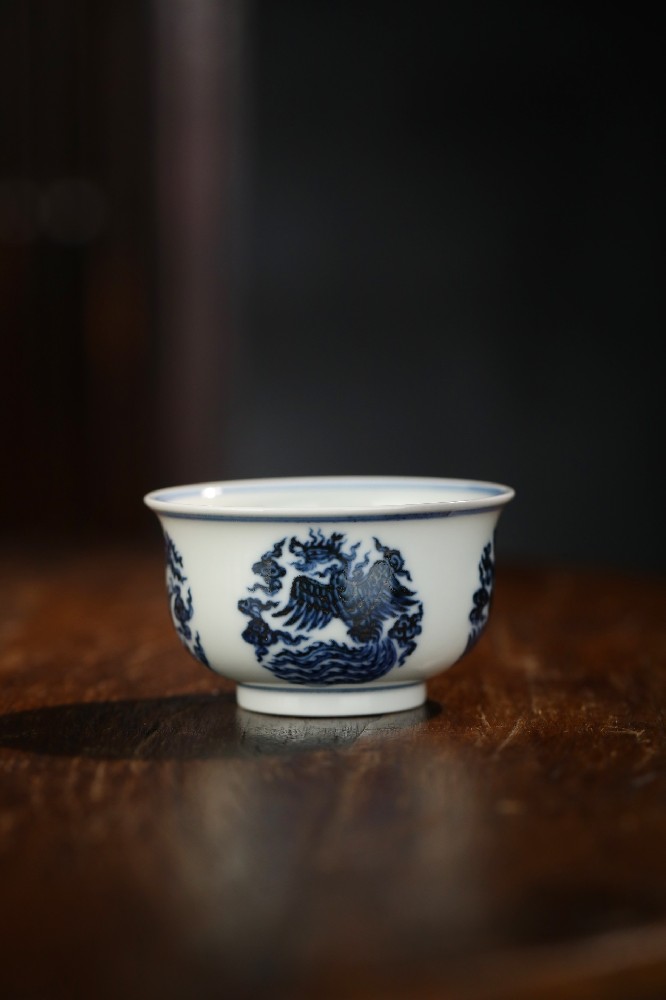 布一窑青花团凤炉式杯