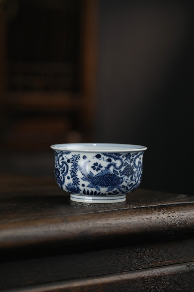 布一窑青花如意鱼藻纹炉式杯