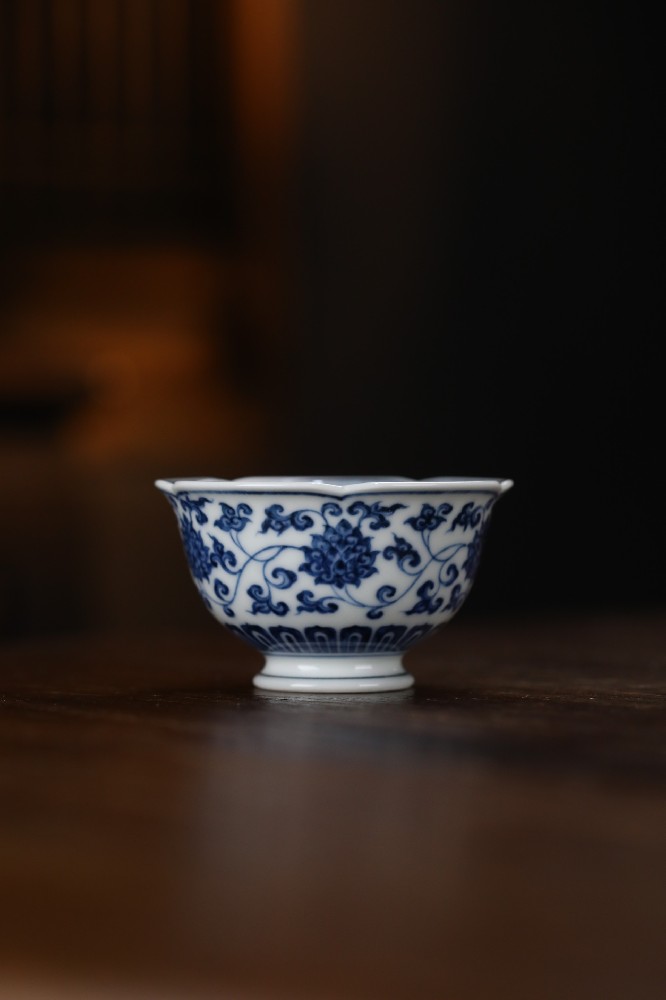布一窑青花缠枝金刚佛莲梅花盏