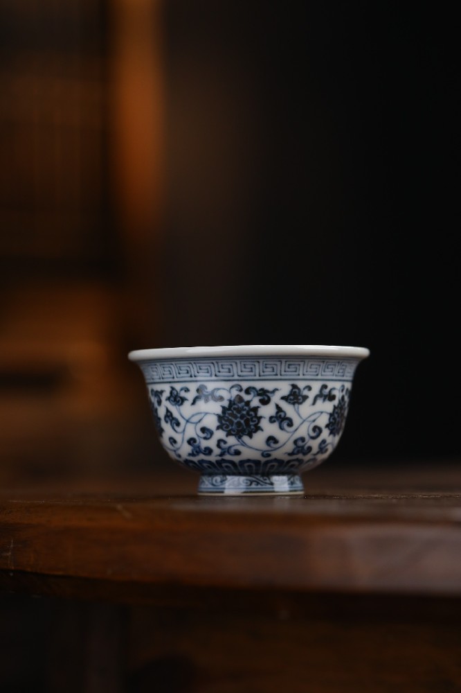 布一窑青花金刚佛莲小压手杯